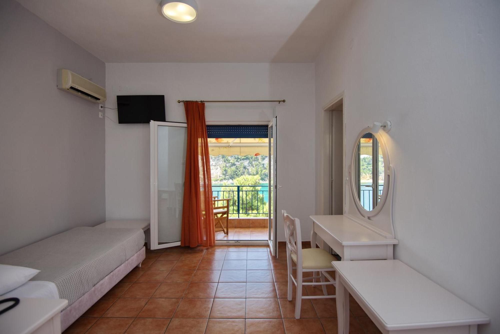 Kavos Hotel Patitiri  Exterior photo